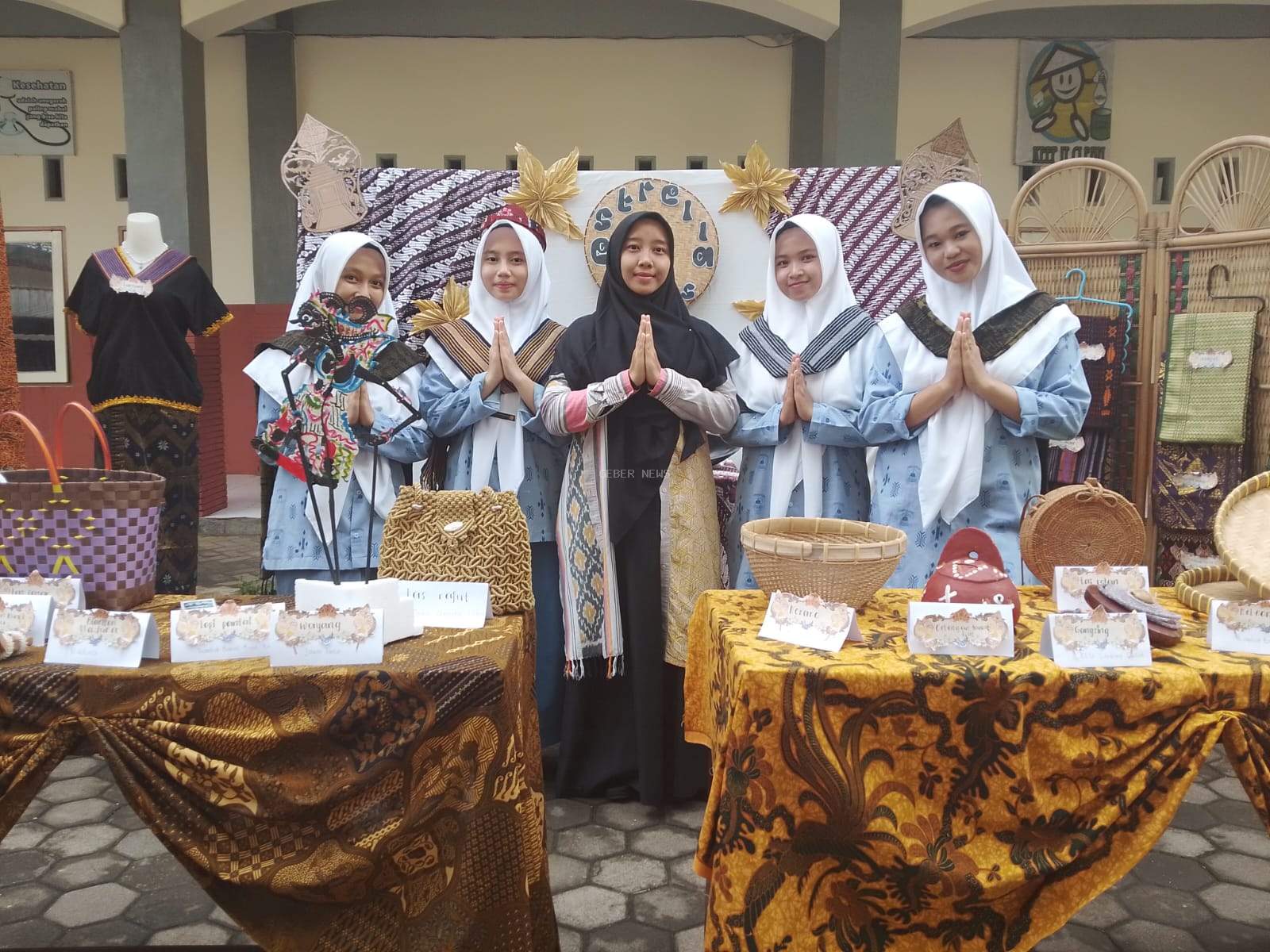 Pameran Kerajinan Daerah Dengan Tema 